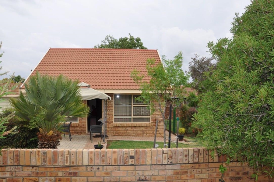 To Let 2 Bedroom Property for Rent in Langenhovenpark Free State
